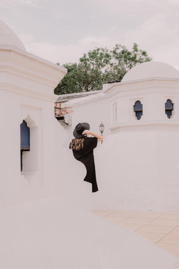 Mestizo Antigua Bagian luar foto
